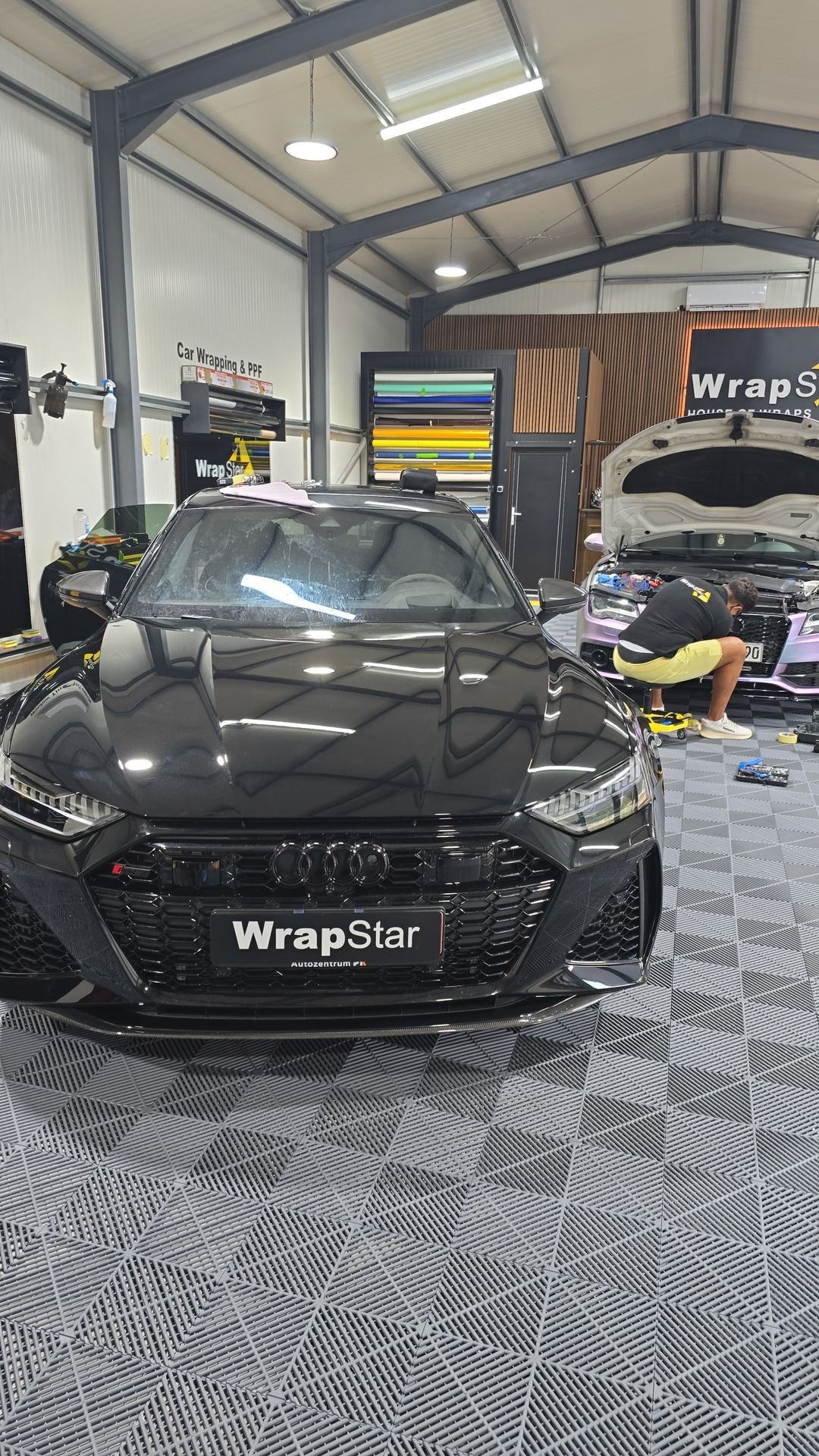 Audi RS7 negru cu folie auto omologată RAR, montată în Craiova